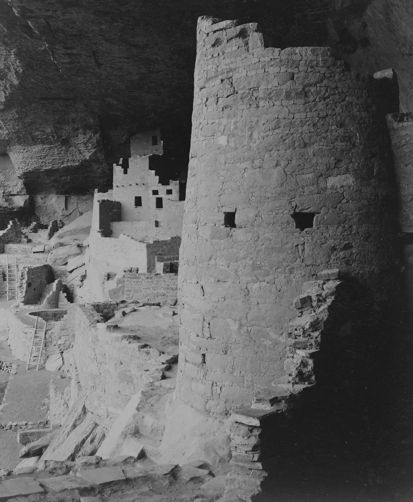 Imagen de un edificio histórico en ruinas.